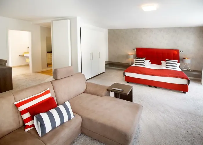 Boardinghouse By M&k Hotel